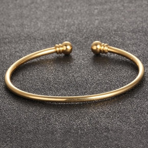 18K Gold Plated Bangle Bracelet - Picture 4 of 4